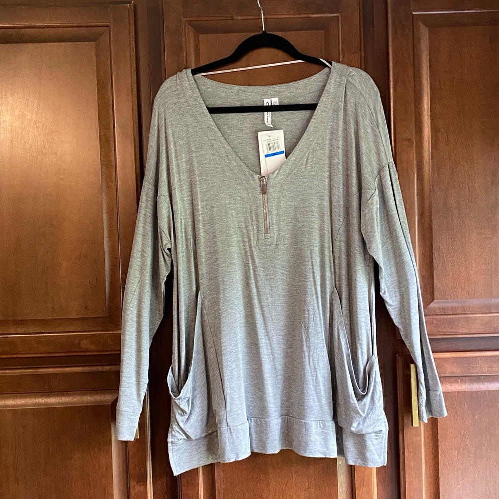 Cable & Gauge Heather Gray V-Neck Tunic